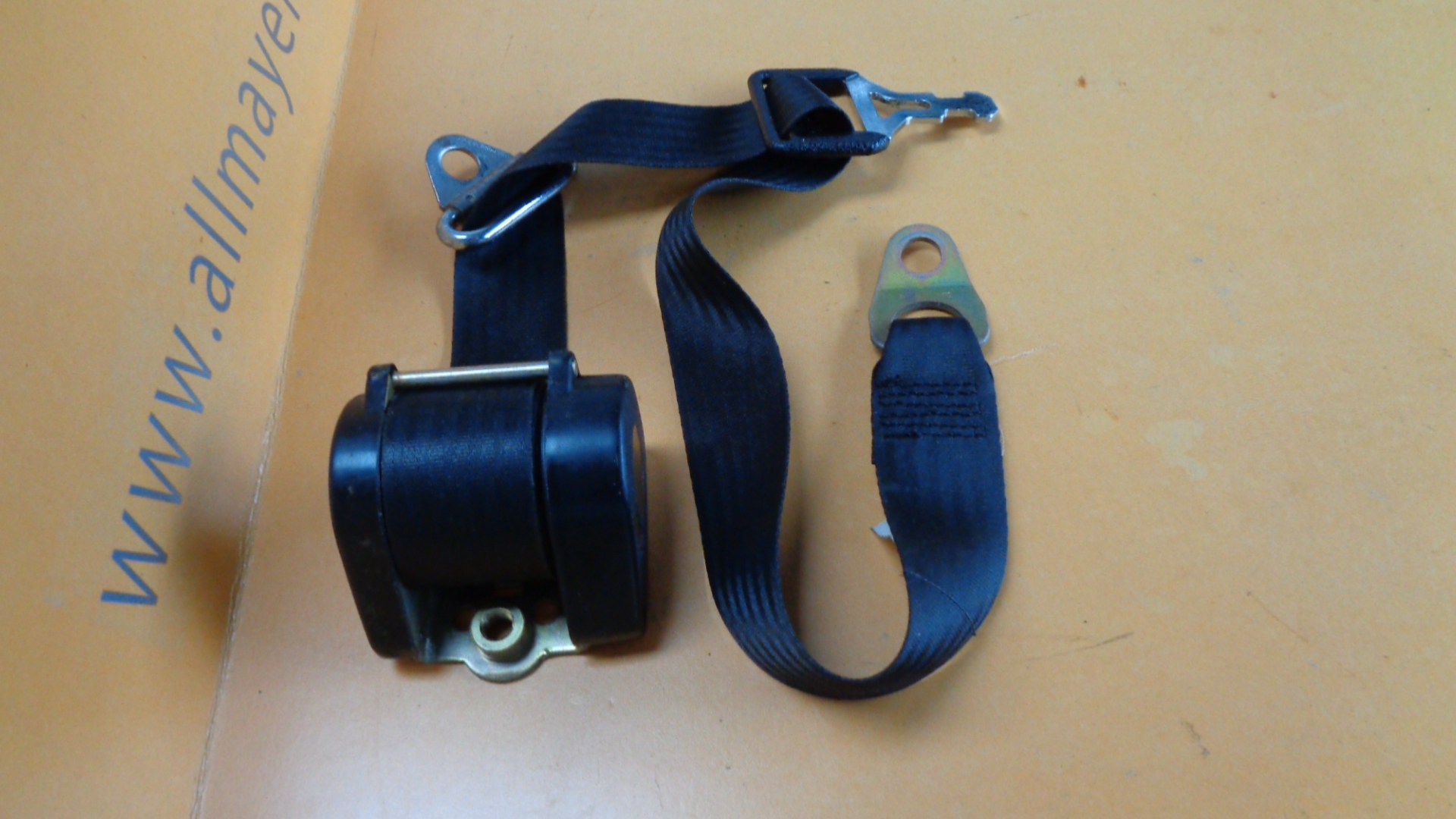 Sicherheitsgurt vorne links oder rechts für Mercedes W123 – Bild 3