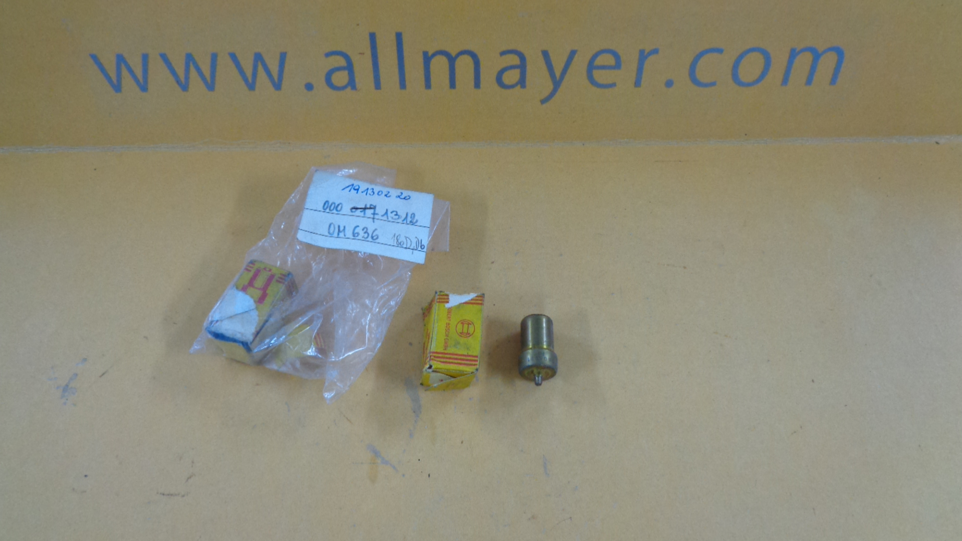 Einspritzdüse im Düsenhalter für Mercedes W120, 180D, 180 Db