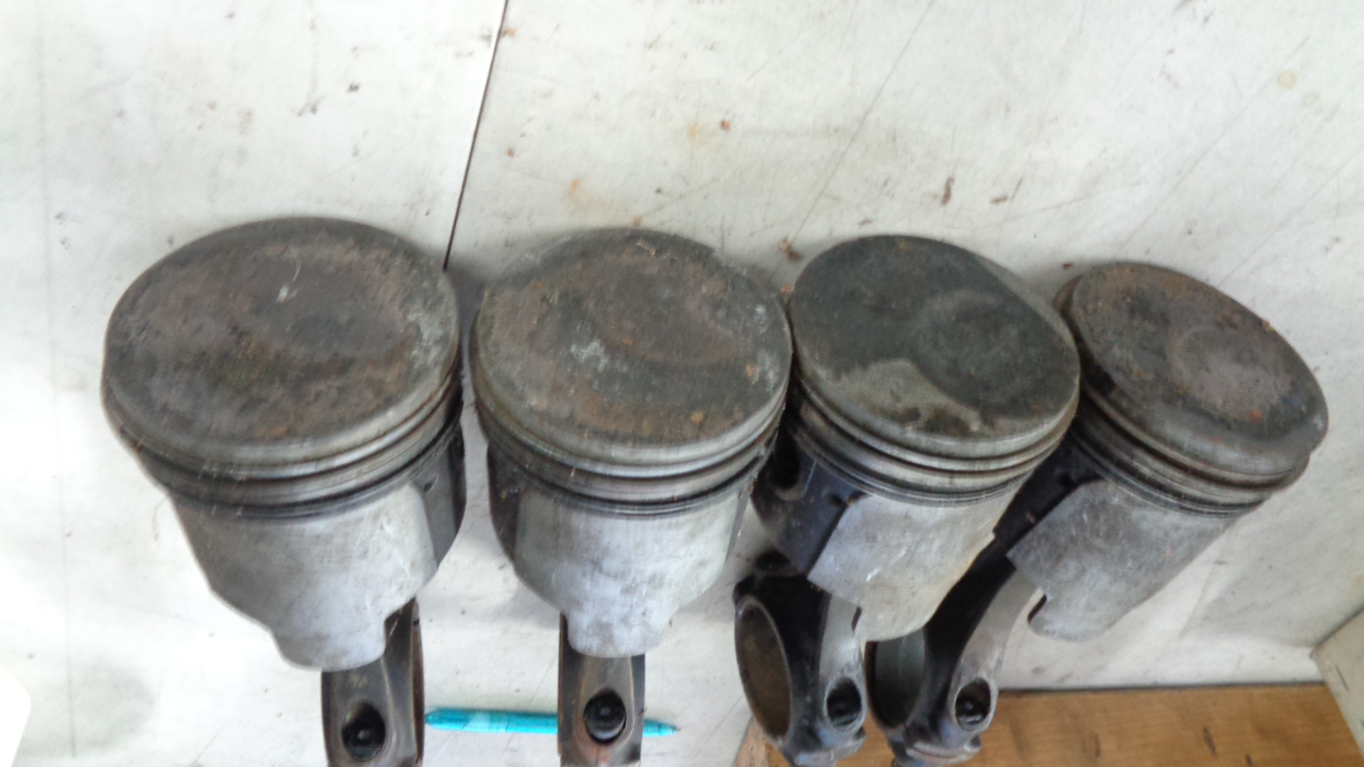 Kolben mit Pleuelstangen für Mercedes Ponton 190 usw. – Bild 4