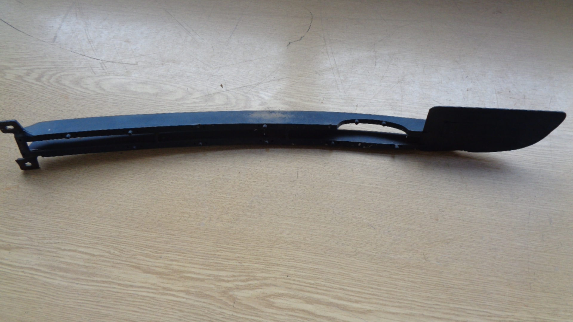 Gitter unter Stoßfänger vorne rechts, Mercedes W123 – Bild 2