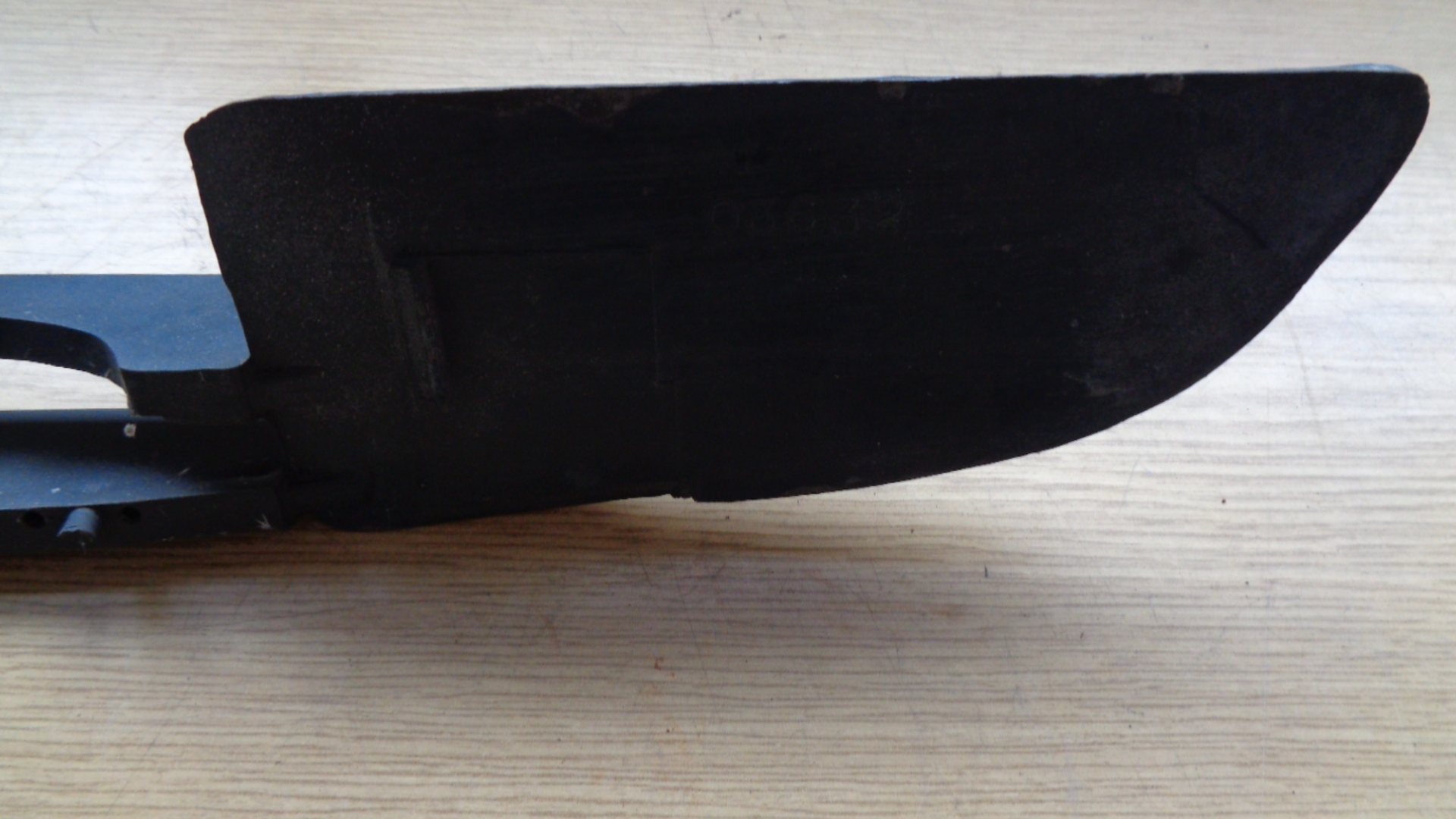 Gitter unter Stoßfänger vorne rechts, Mercedes W123 – Bild 3