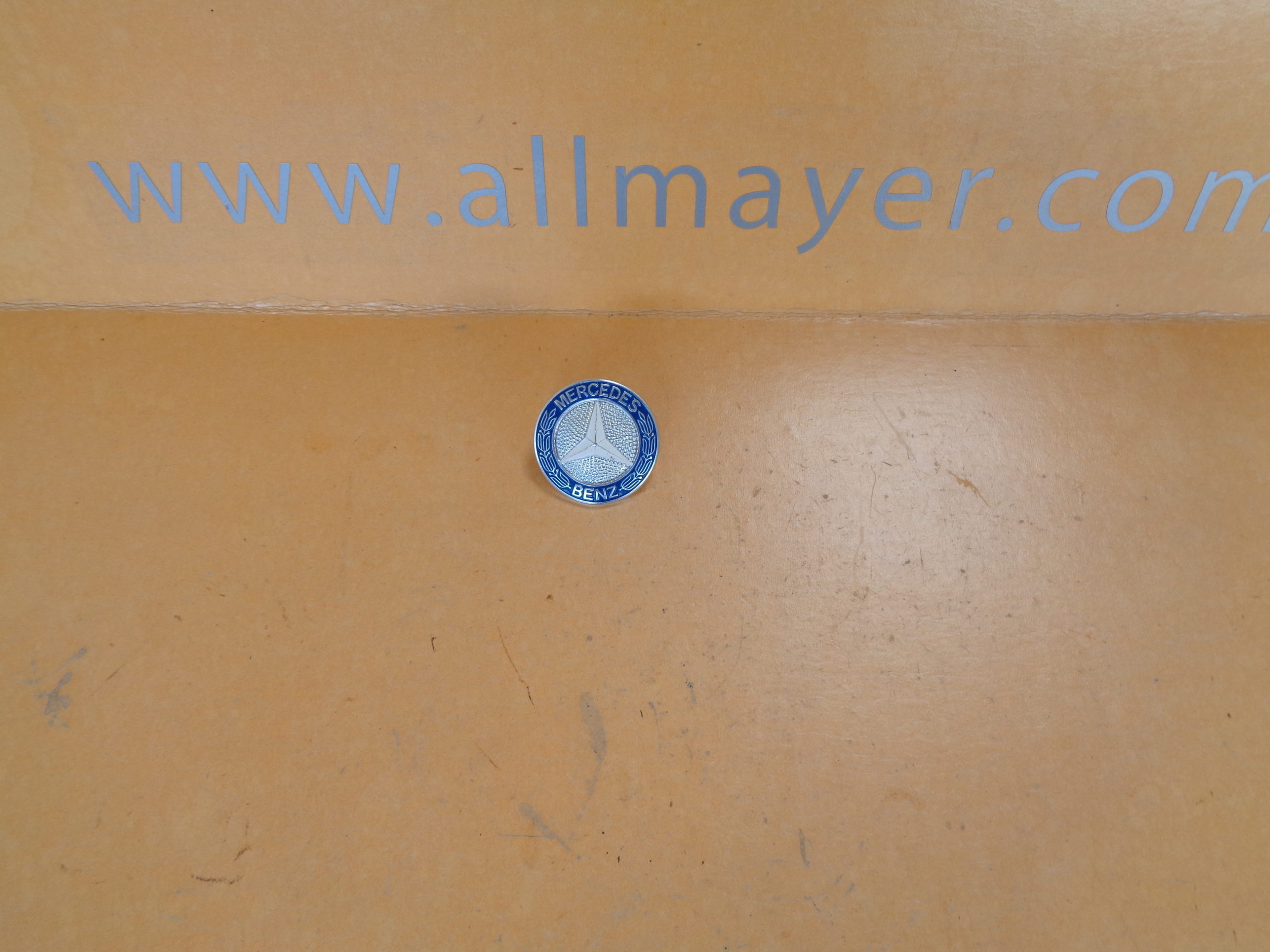 Firmenzeichen auf Kühlermaske für Mercedes W123, W126