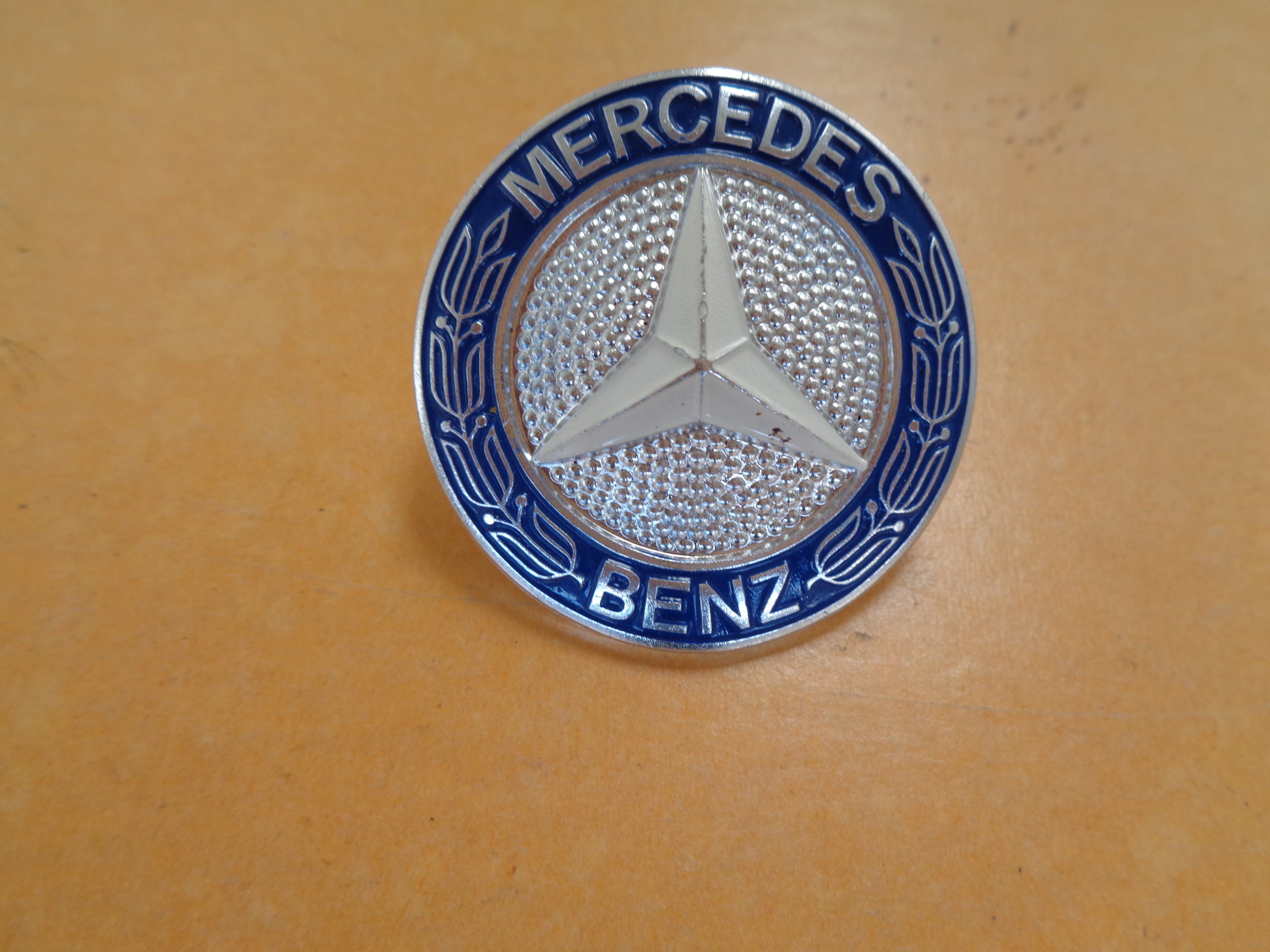 Firmenzeichen auf Kühlermaske für Mercedes W123, W126 – Bild 2